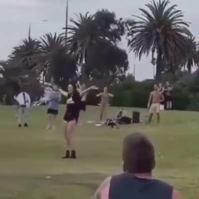 Police officer subdues drunk women in Australia