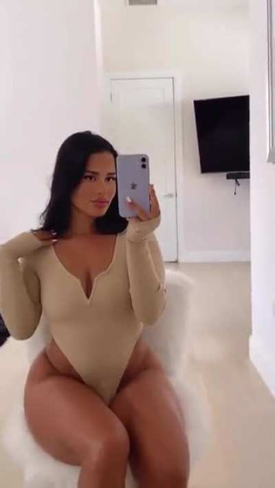 she thick thick