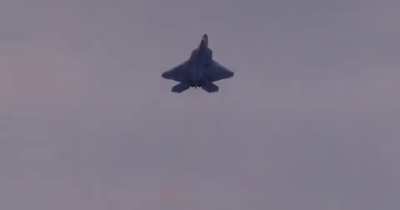 The F-22 Raptor is one of the most beautiful machines man has ever created. [640&times;336]