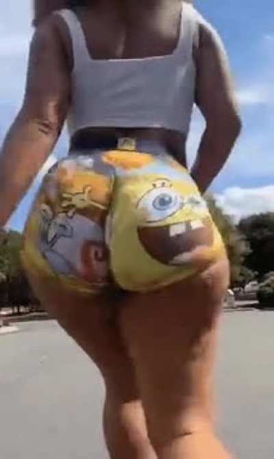who lives in bolt under the sea ?