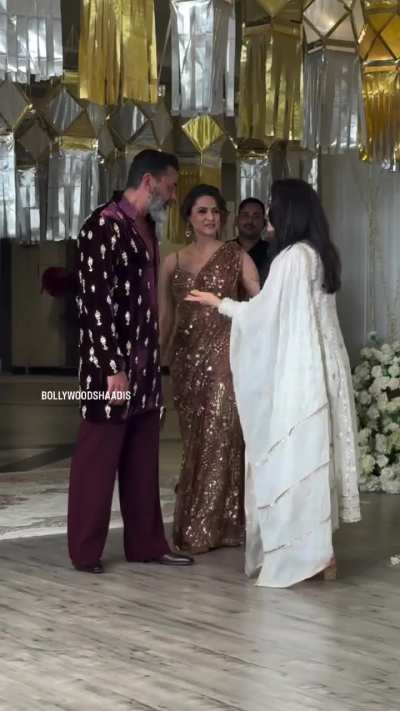 Preity Zinta and Bobby Deol&rsquo;s adorable interaction at the Manish Malhotra Diwali party