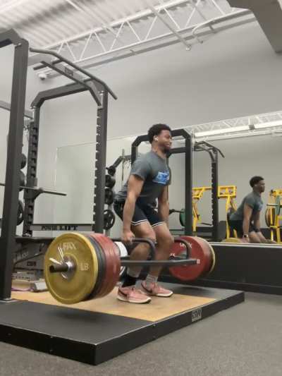 22 yo. 180lbs. 555lb dl