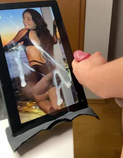 Couldn&lsquo;t stop cumming on Valkyrae&lsquo;s sexy back