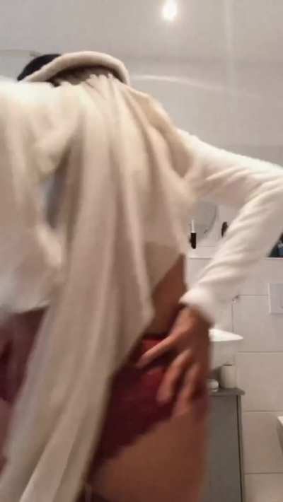 If even 4 guys enjoy this, I&rsquo;ll celebrate and fuck myself 💕