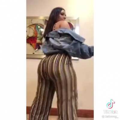 Soft & Jiggly 41 (I’m A Sucker For A Phat Jiggly Ass Clap) 😍🤤🍑