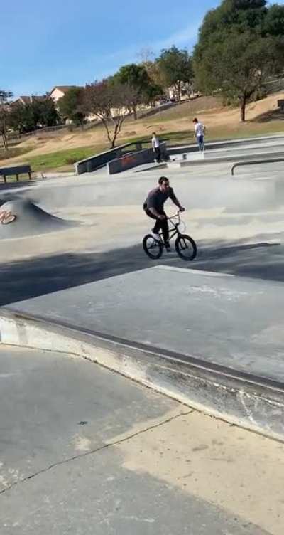 Let my buddy ride my bmx bike. He&rsquo;s never been on a bmx bike or been to a skatepark before lol