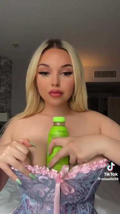 @miawills98