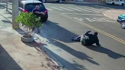 Robber gets arrested by off duty cop in Brazil