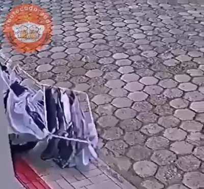 Vou botar as roupas pra secar l&aacute; fora :)