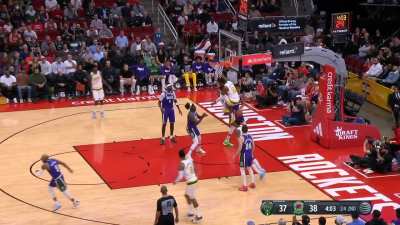 [Highlight] Bruno Fernando dunks on Giannis from the alley oop by KPJ