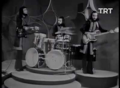 &Uuml;&ccedil; H&uuml;rel - Sevenler Ağlarmış (TRT Arşiv, 1974)