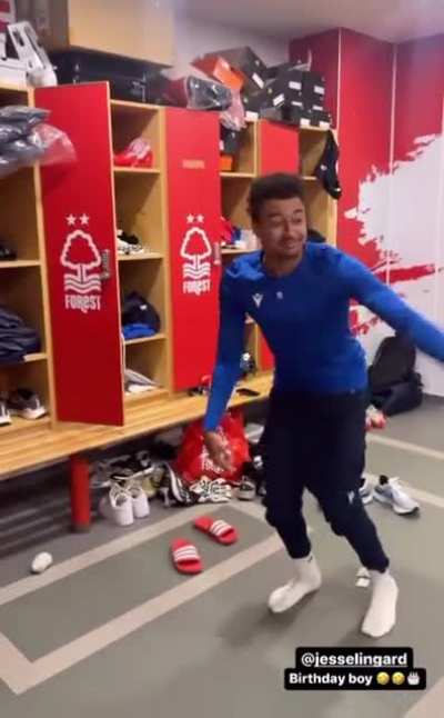 Jesse Lingard English football player getting lit to FlatBed Freestyle