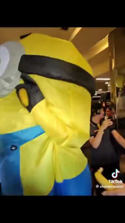 TikTokers storm McDonalds kitchen to harrass minimum wage employees