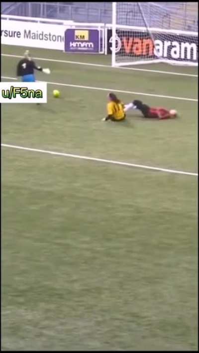Bruh moment &ouml;yle bir andır ki sahadaki t&uuml;m futbolcular bacaksızdır :D