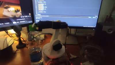 Robot para pasar porros mientras juego