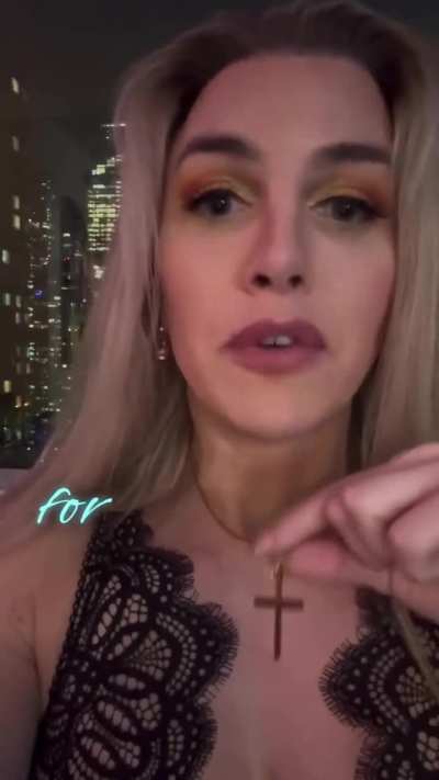Comedian Ashley Ryan shares the new &ldquo;code&rdquo; she&rsquo;s developed to let people know that she&rsquo;s trans
