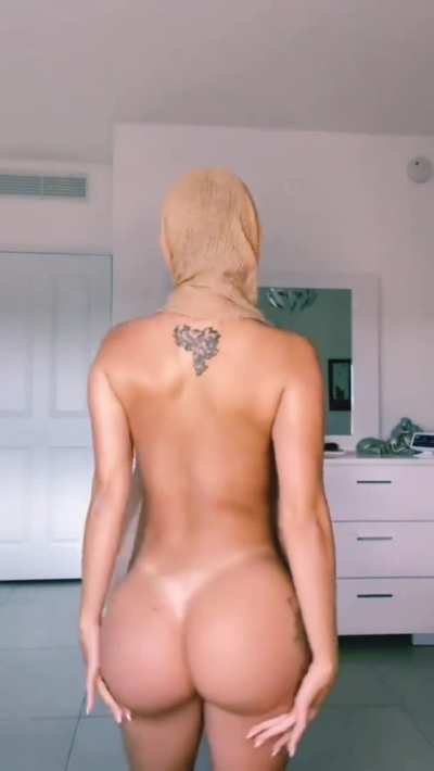 ANY LOVE FOR AN ARAB GIRL 💔 ? ( her free album in comment )