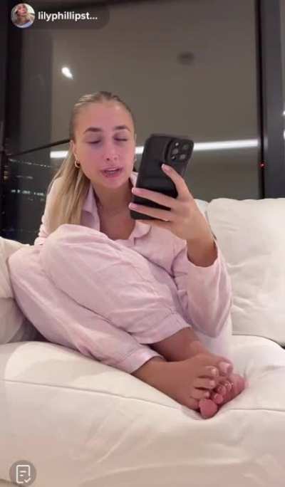 lilyphillipstokky