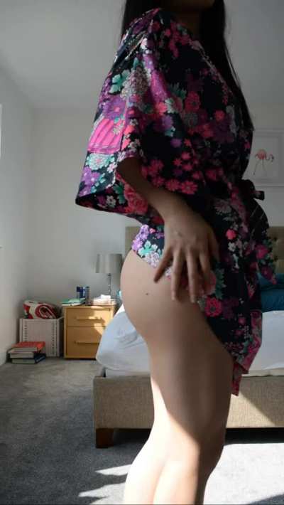 Will you be the first guy that I hook up with on reddit? I wonder how long you will last...