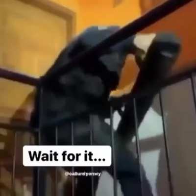 Police trying to break a door open!!