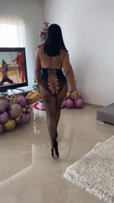 Do we like big tits, wide hips, heels ? So here I am 🦸🏽&zwj;♀️ (f)40