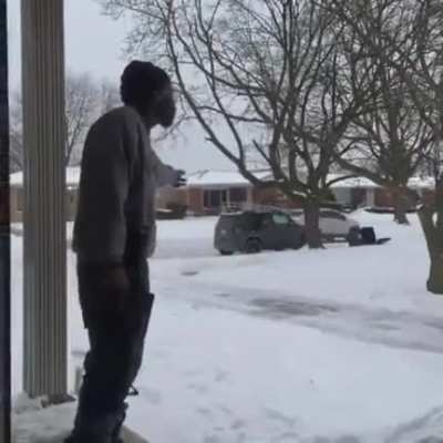Porch pirate gets confronted by a resident with an AR-15.