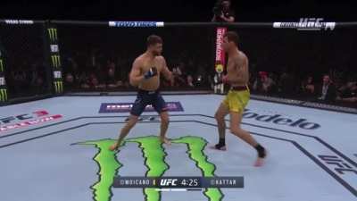 Renato Moicano Timing Calvin Kattar&rsquo;s Committed Step With Low Kicks.