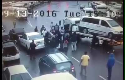 Two armed man try to hijack a car and everyone in the area try&rsquo;s to help.
