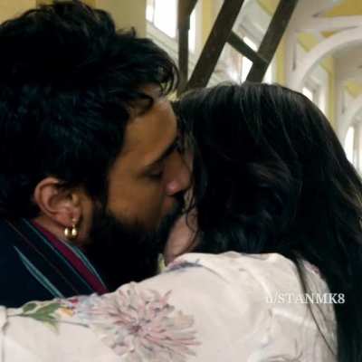 Anushka Sharma &amp; Imran Kiss Scene In Matru Ki Bijlee Ka Mandola (2013)