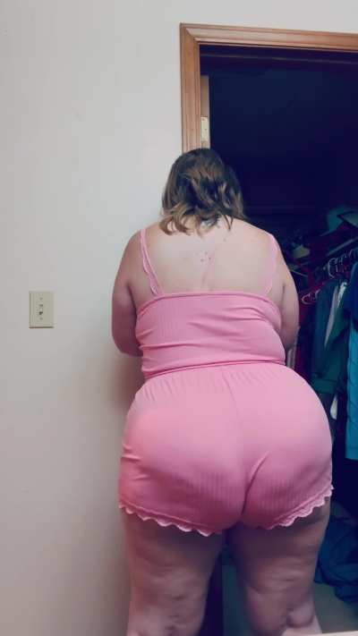 Dive head first into my Giant Ass you pathetic tiny, &amp;amp; keep eating and sniffing all my rancid gas until I say you can stop 😈