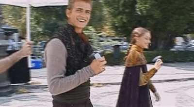 Found a cute lil gif of Hayden &amp; Natalie with tiny fans