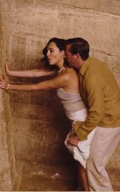 Gal Gadot has me throbbing