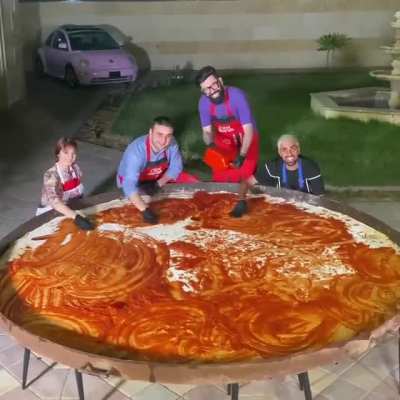 Cznburak making a pizza