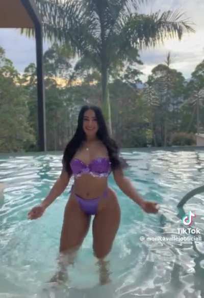 Hot Columbian 🥵