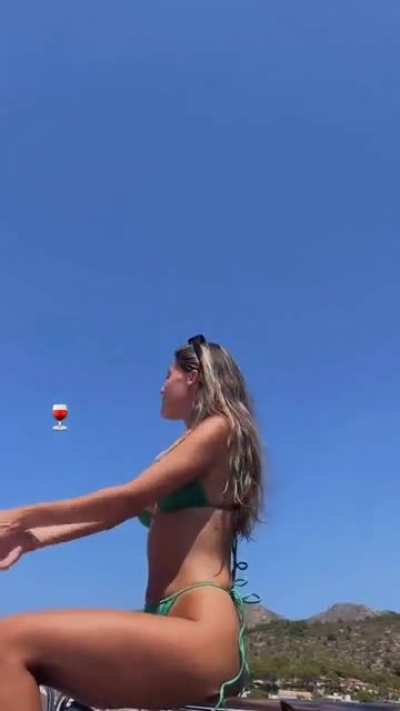 👙🍒