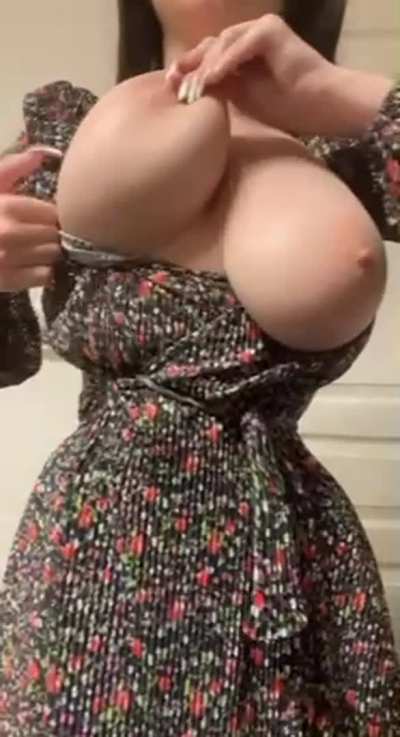 Hopefully my natural DDDs aren’t too big to go braless in my sundress