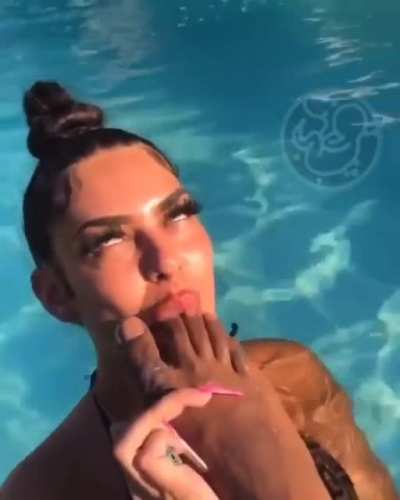 Would you let her suck yo toes like that? 🥴🤔