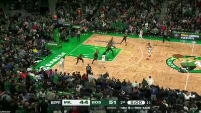 [Highlight] Jayson Tatum booms Giannis for Christmas