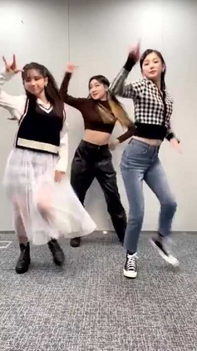 [220111] Yujin &amp;amp; Mashiro TikTok update: WA DA DA Challenge with FLOOR #ShowMeYourWADADA