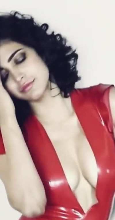 Shruti&rsquo;s sexiest photoshoot in red and a bulging cleavage (Vertical)