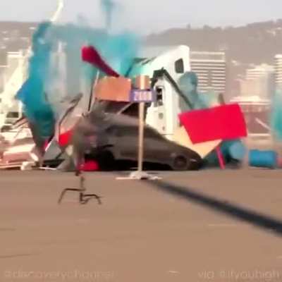 На случай зомби апокалипсиса.