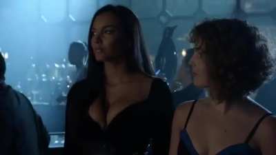 Jessica looking incredible in Gotham&hellip;.beautiful breasts 🔥🤤