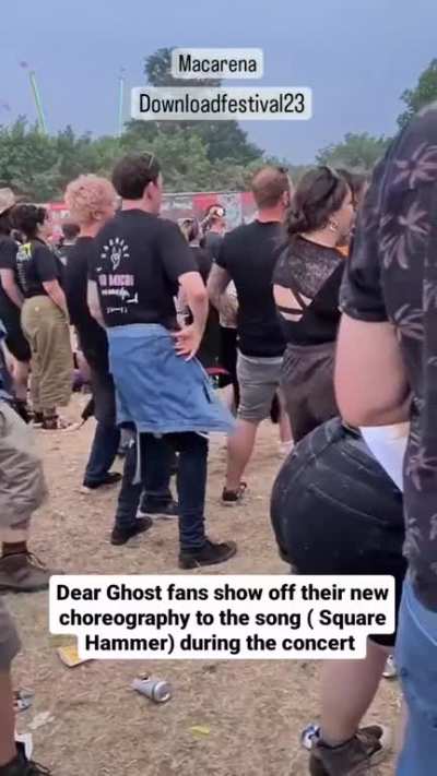 Macarena dance and Square Hammer are a killer combo! (Creds: @kittyneedswine, @akindghost)