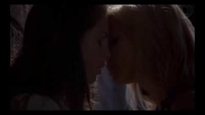 Alison Brie - Lesbian make out session