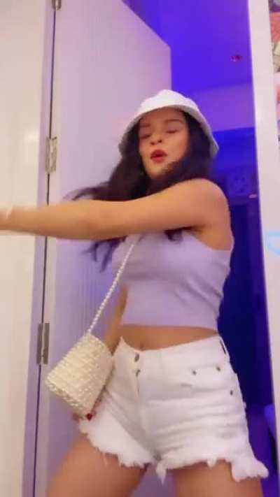 Avneet Kaur (old)