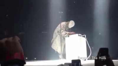 Kanye plays Echoes