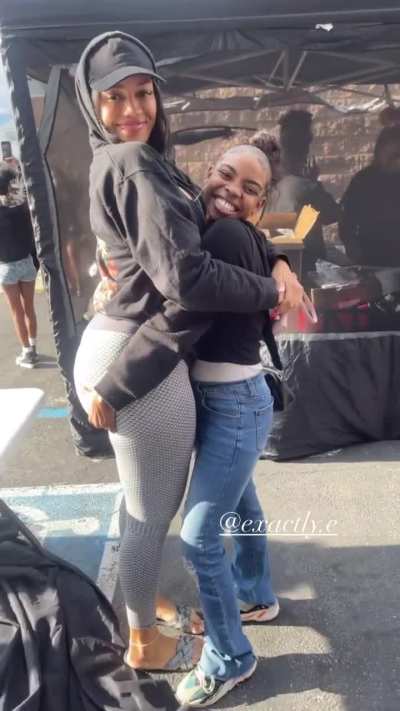 E 🍑