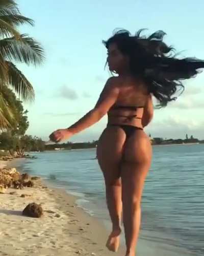 Ayisha Diaz (@ayishadiaz)