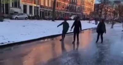 Let&rsquo;s go Ice skating