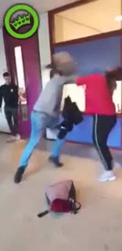Haketti orospu &ccedil;ocuğu. Bir yumrukta benim i&ccedil;in vur amk